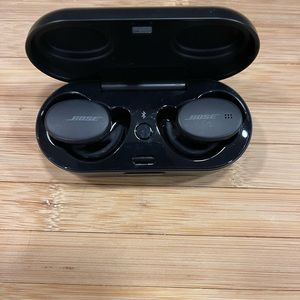 BOSE earbuds with cord